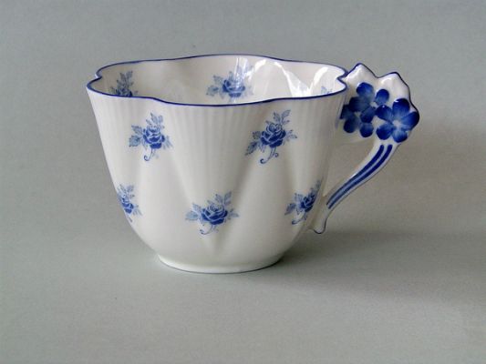 DAINTY, FLORAL HANDLE 09